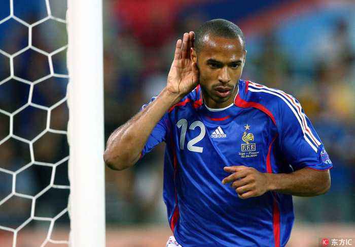 小罗和大罗是几号球衣,足坛球衣号码代表人物