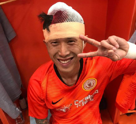 恒大犯规红牌,恒大亚冠飞铲红牌