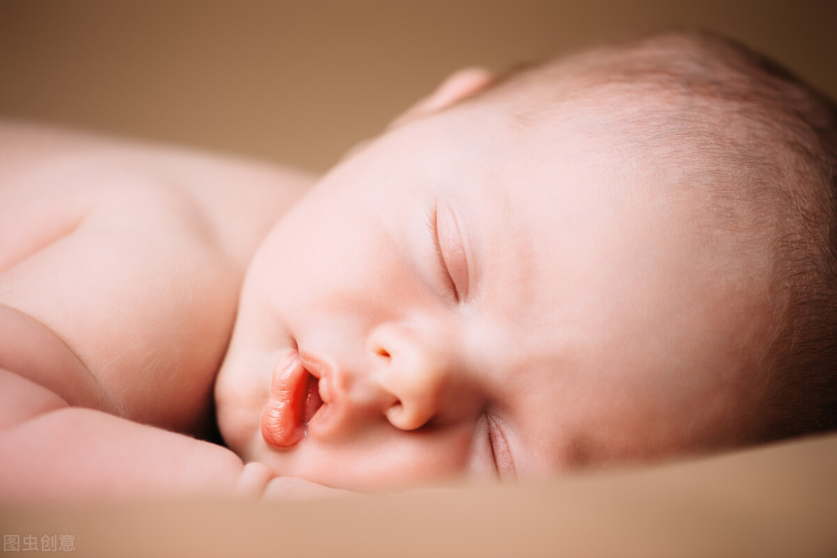 儿童鸡胸如何矫正,小孩鸡胸缺钙