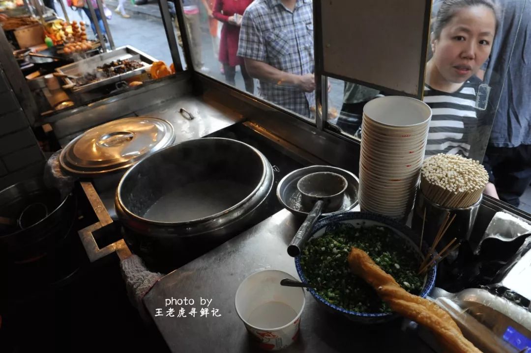 早餐武汉鱼糊汤粉,武汉过早美食鱼糊粉