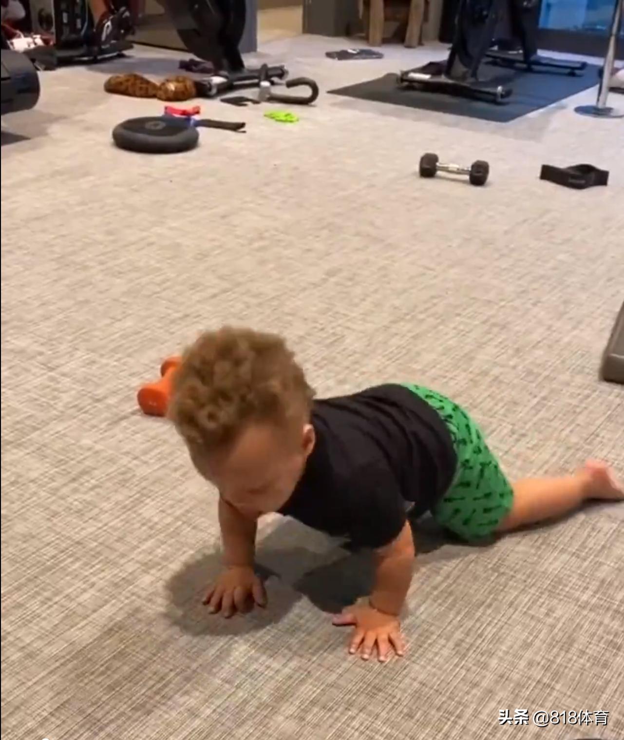 朴实!库里16天没投篮妻子买来篮球架,傻库花5小时组装,3分线没画