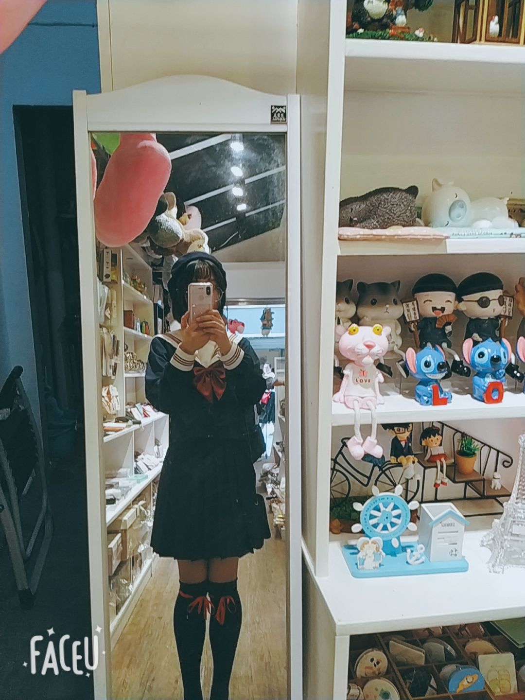 拆开刚买的小腿袜，男朋友特严肃的问：是不是打算饭后去踢个球？