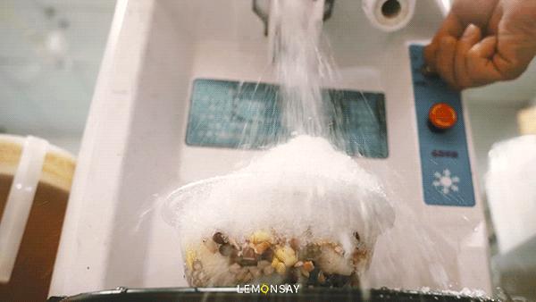 “就卖10块，难怪凌晨2点还满座”