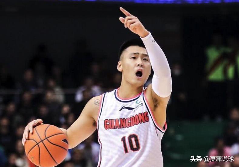 胡明轩vs广州队飙三分,广东队胡明轩和徐杰单挑