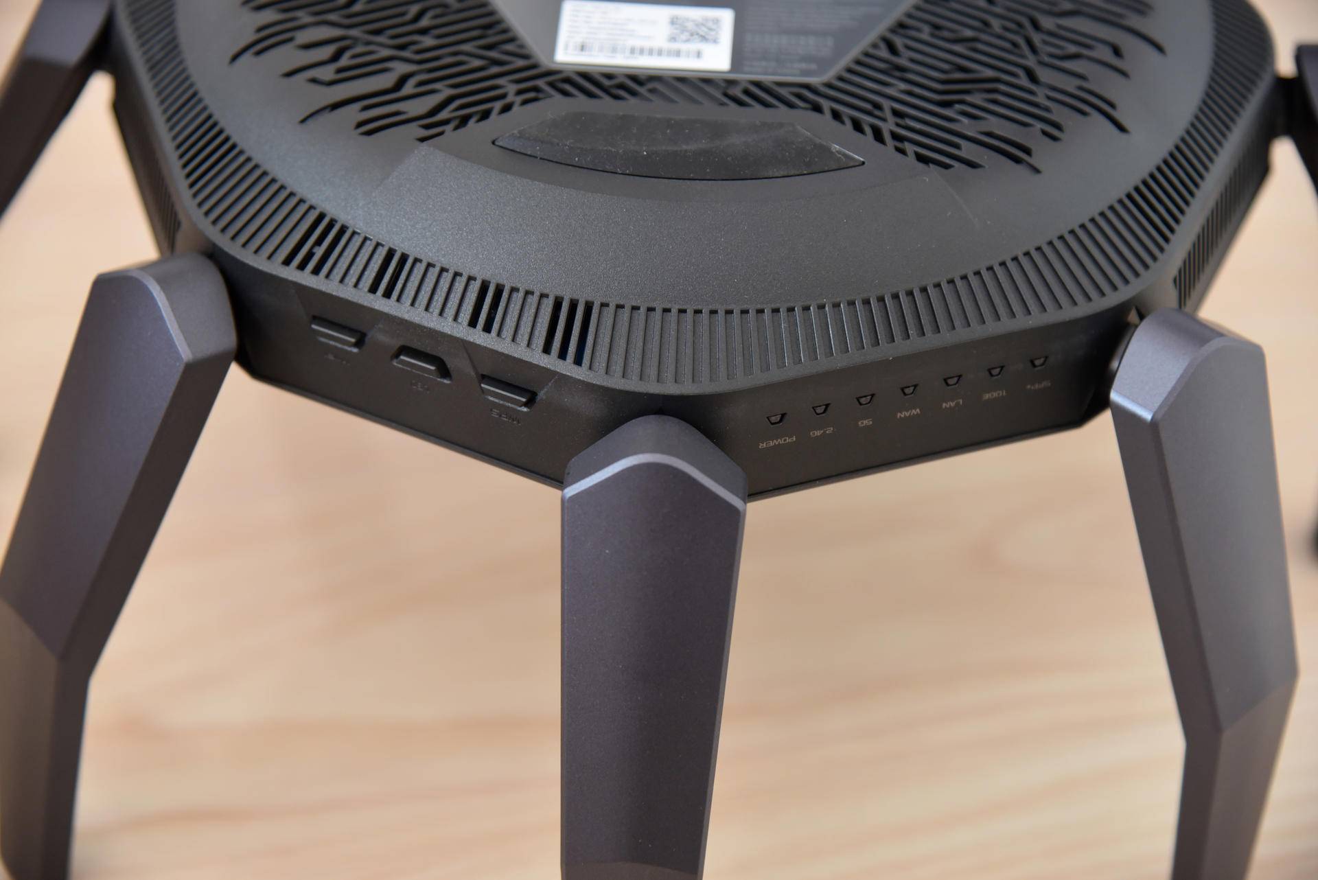 一个路由4699元，华硕帝王蟹RT-AX89X：不贵！我只是挑选优质用户