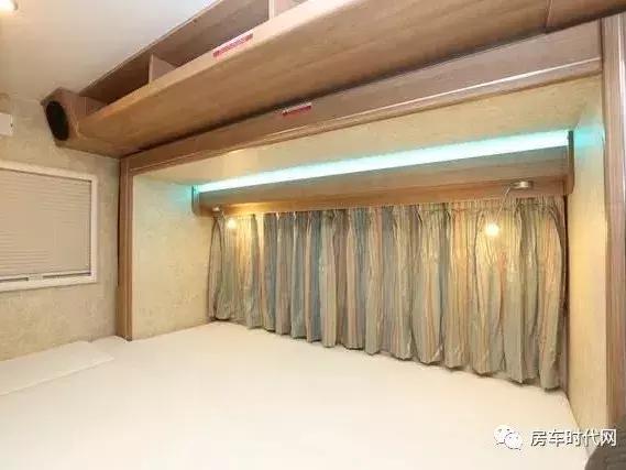 最新的c型双拓展型房车,最新款凯伦宾威进口依维柯房车