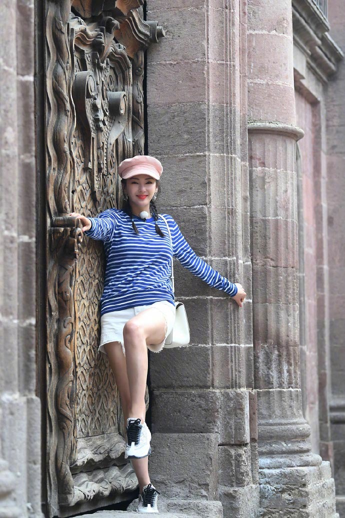 飞机头等舱偶遇张雨绮,张雨绮机场照曝光