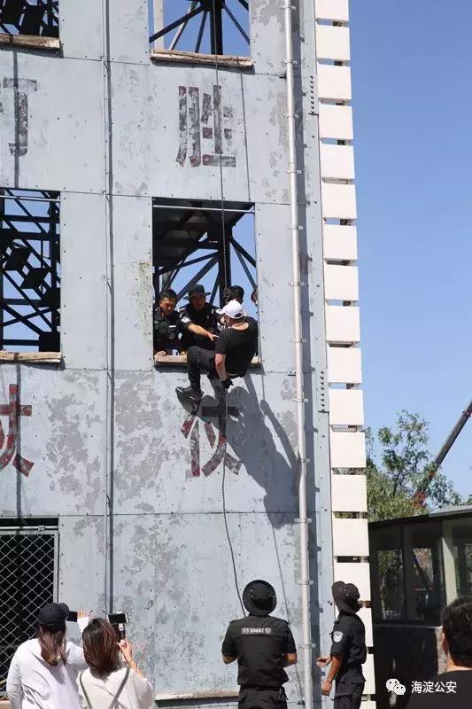 特警训练遭群众围观,特警魔鬼式训练