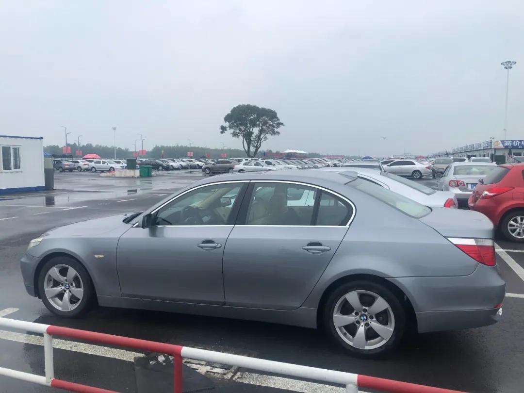 我，月薪2300，买了一辆巴伐利亚味的行政级轿车