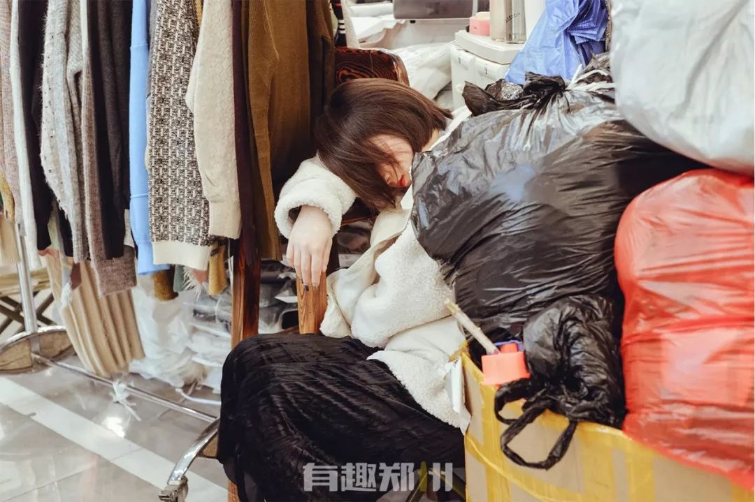 郑州银基商贸城，时尚和繁华背后，多的是你不知道的辛苦和忙碌