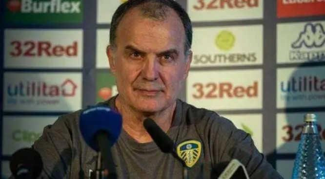 疯子贝尔萨简历,贝尔萨痴迷足球视频