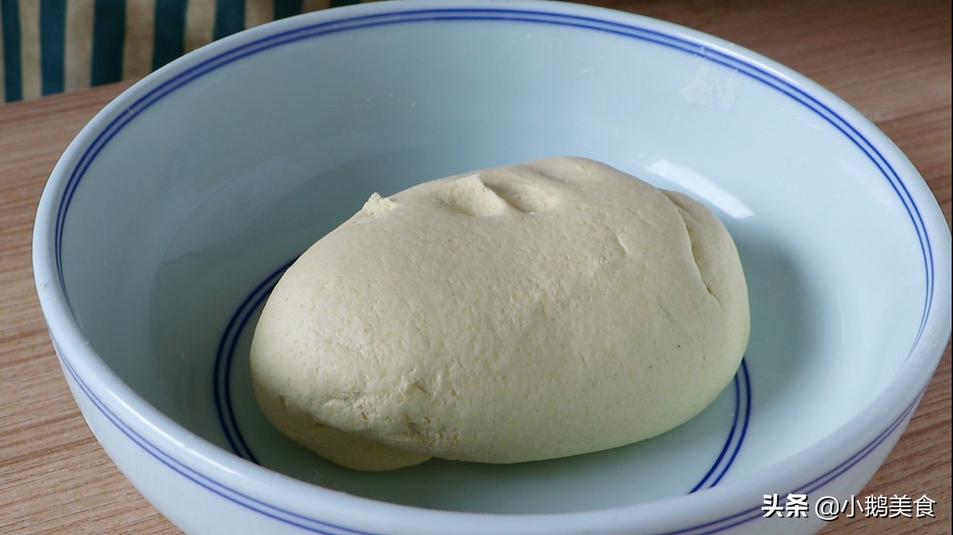 玉米面最好吃的做法加2个鸡蛋,少油玉米面大饼子