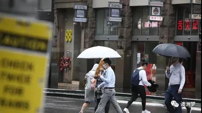 中国游客抵达日本品尝海鲜,中国吃货到国外