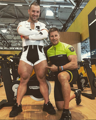 腿围超过76厘米深蹲300公斤,腿围80厘米的自行车运动员