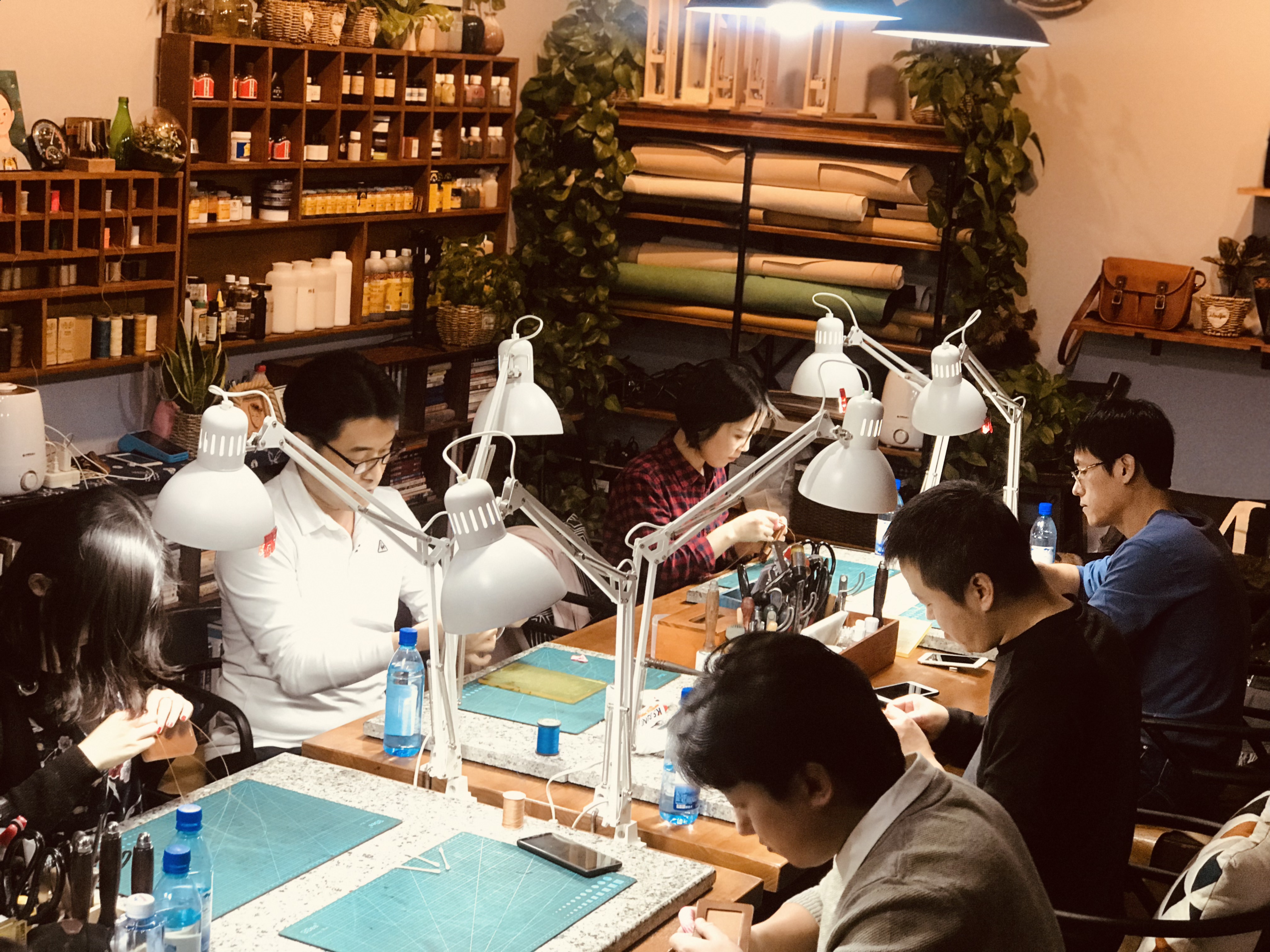开手工皮具DIY店需要学习哪些内容：汐迟工坊开店创业班介绍