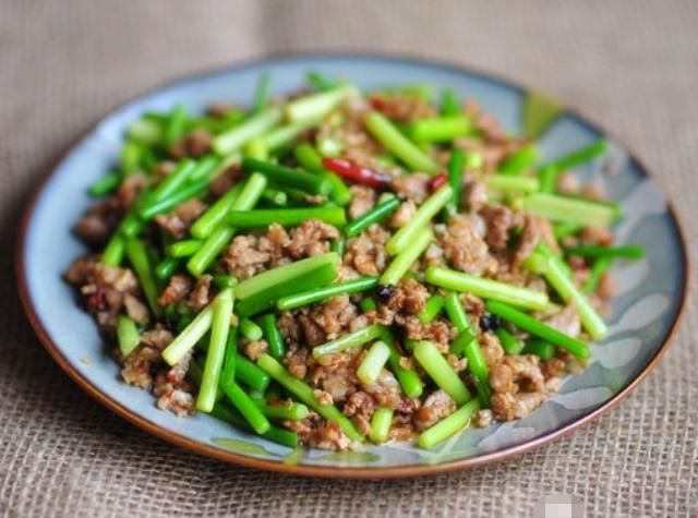 香柔的蒜苗（苔）你服谁的软？