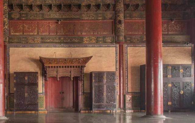 9315万!紫檀九龙大柜,史上最贵的顶箱柜之一