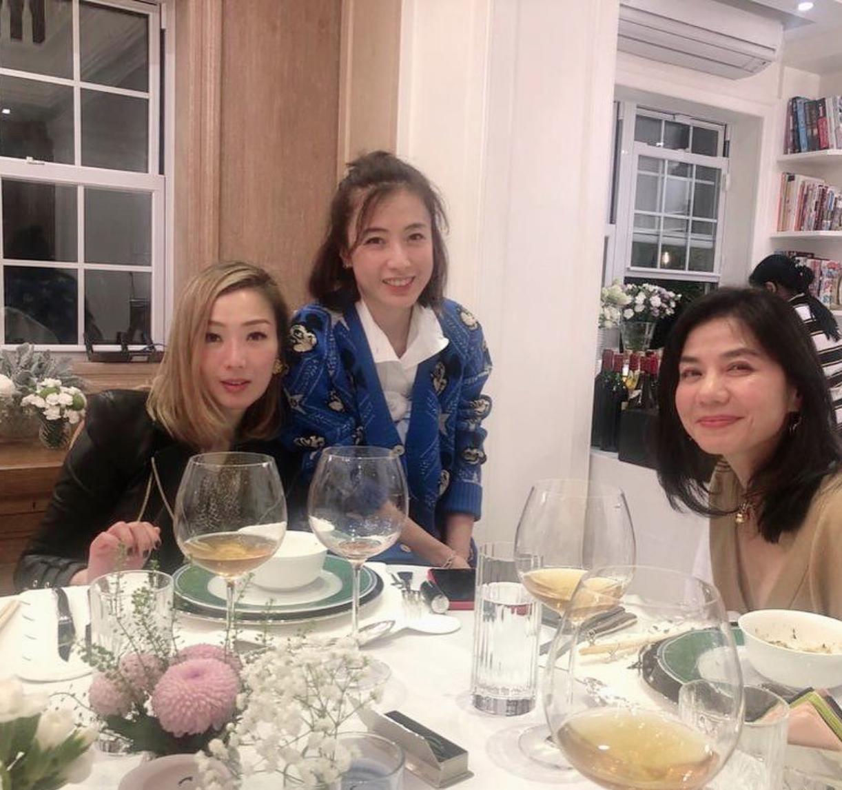 郑秀文和钟楚红同框合影,郑秀文钟楚红为啥成闺蜜