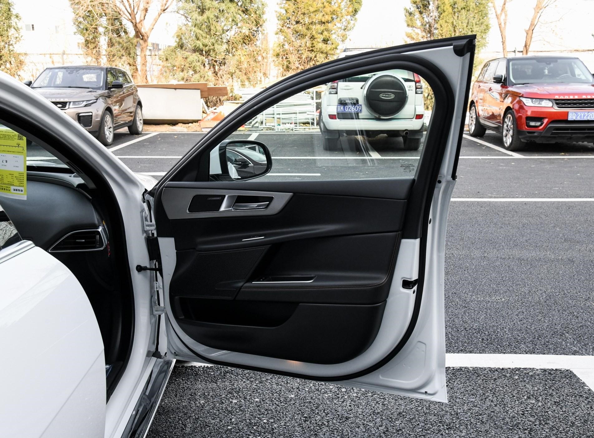 捷豹xel优雅版英国赛车绿,驾驶乐趣的完美诠释新款捷豹xel