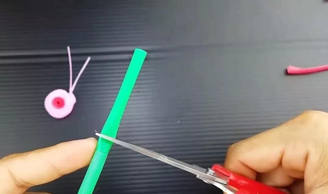 七彩的吸管剪一剪,DIY的蜗牛,天鹅,简直太像了(附教程)