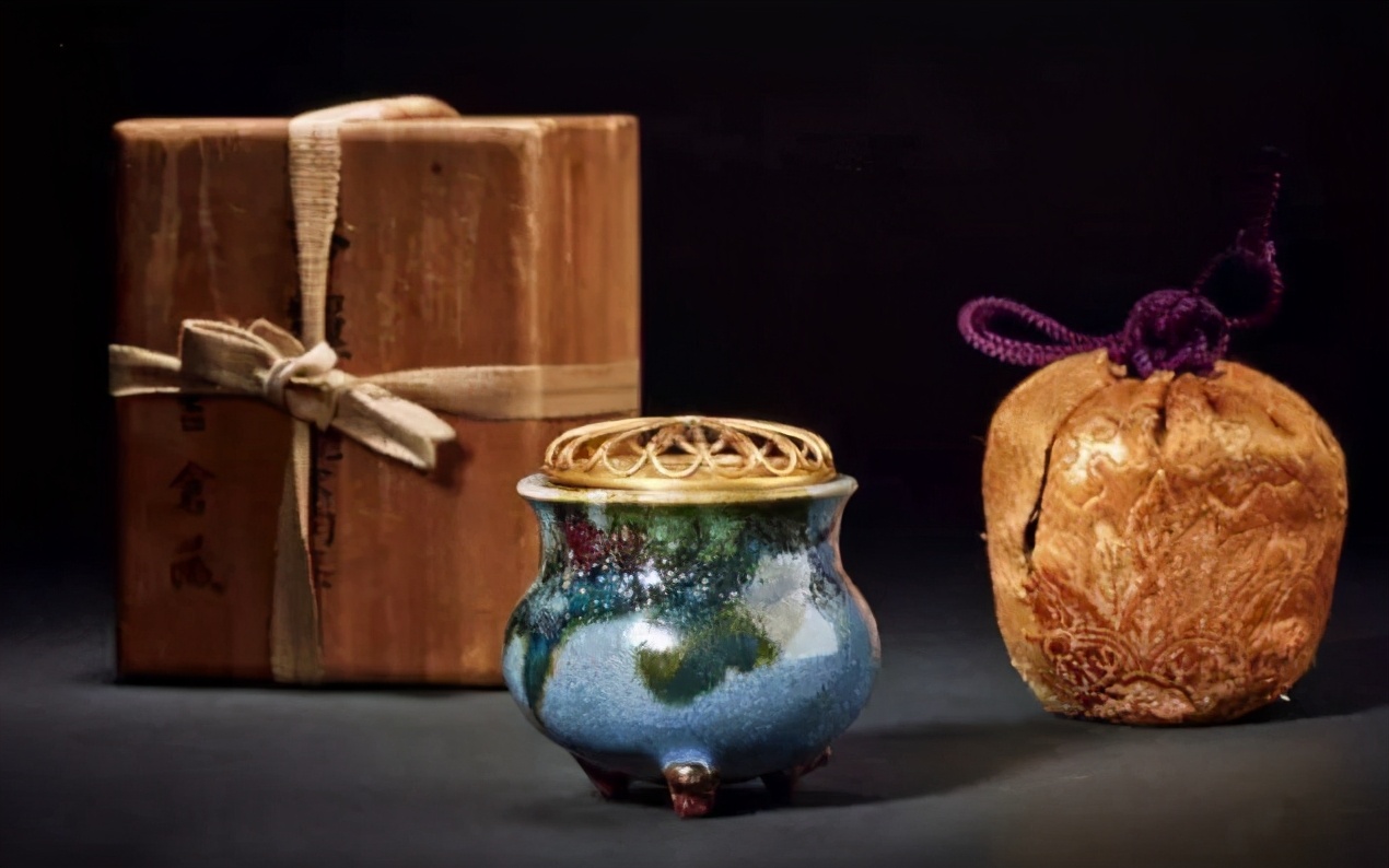 焚香：几近消失的艺术，我们熟知的“背诵天团”都成了调香圣手