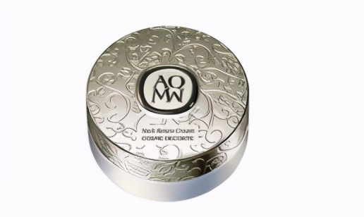 选一款合适的颈霜也很重要,hbna醇颈霜颈部护理