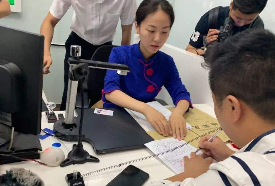 一发工资就存钱的人,一发工资余额就空空