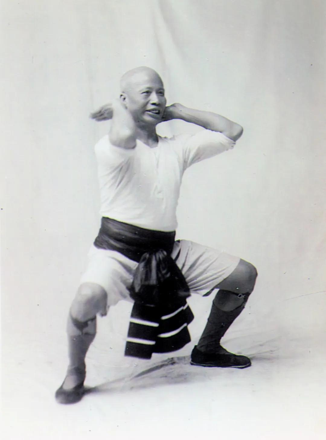 黄飞鸿和叶问谁的功夫更厉害,黄飞鸿和叶问差了多少年