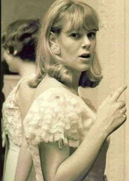 她是永远的“英伦玫瑰”，赢得了全英国的尊重，却输给情敌卡米拉