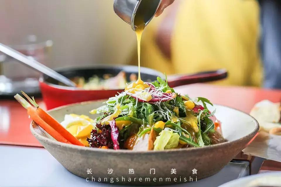 岳麓山山上咖啡馆,岳麓山下的咖啡馆