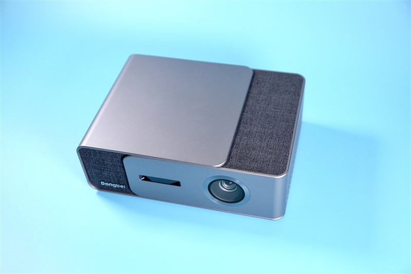 绝无仅有的超广角无畸变镜头,当贝f1对比4k投影仪