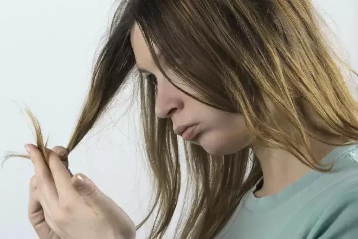 怎样让假发柔顺,如何让假发柔顺好打理