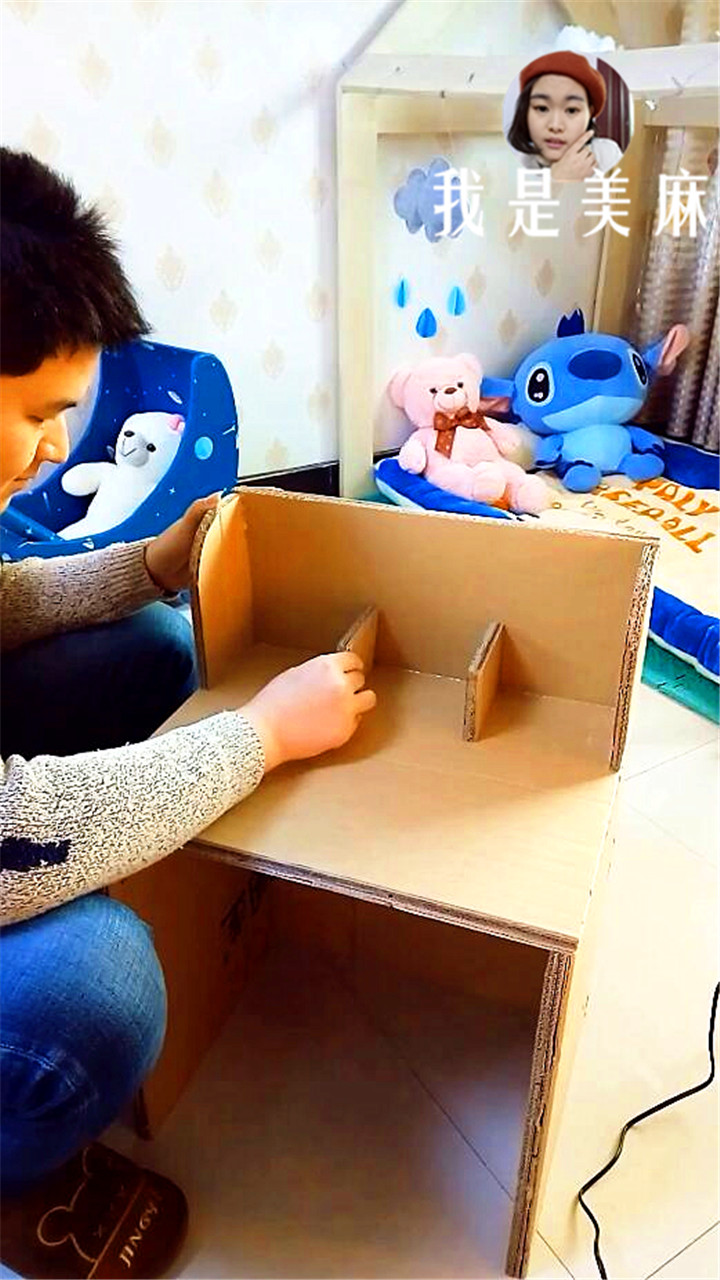 爸爸自制儿童书桌,废纸箱做书桌图片大全