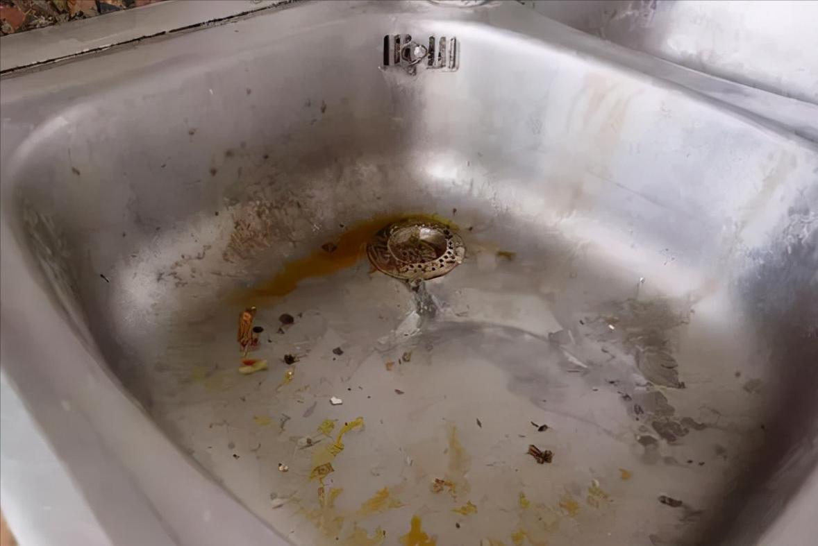 油烟机不管有多脏一个口罩就搞定,油烟机脏了别傻傻拆下来洗了