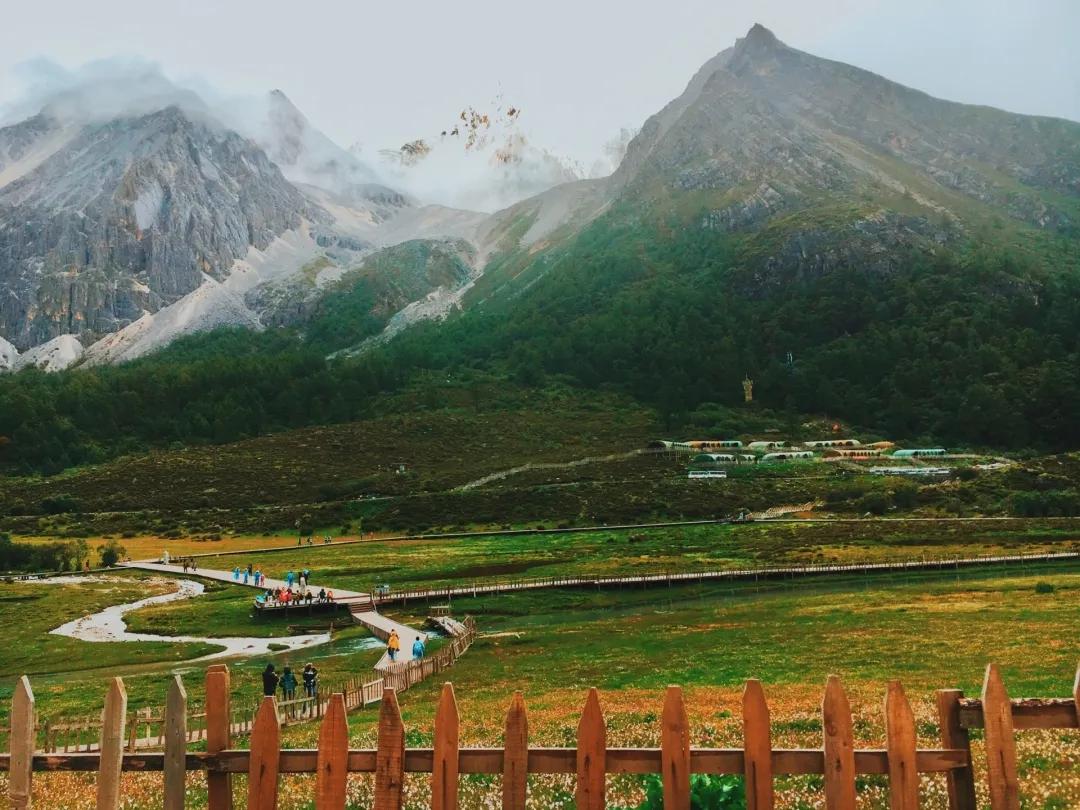 稻城亚丁一定要去的地方,去稻城亚丁感受身体与灵魂