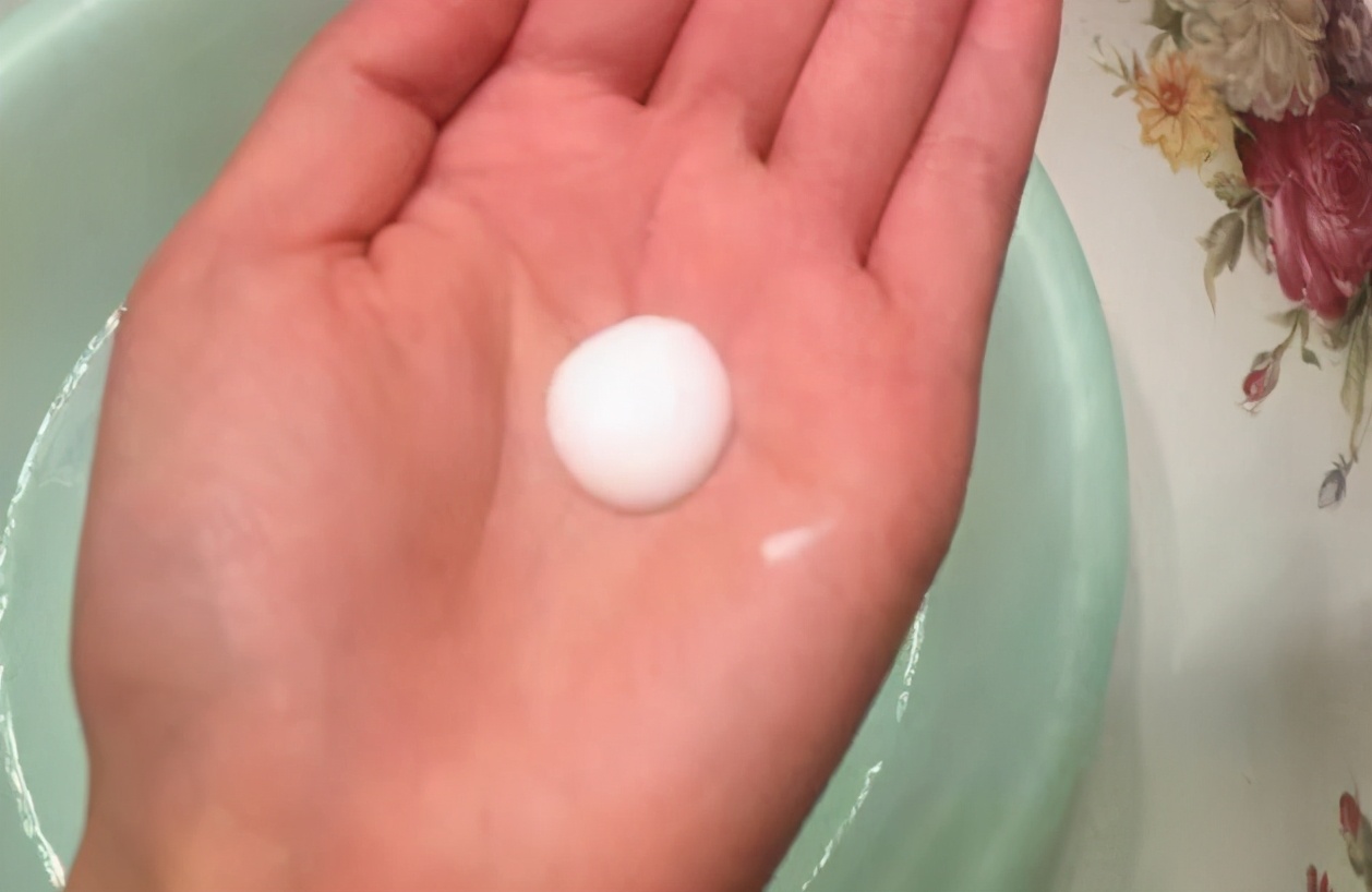 中老年用什么洗面奶洗脸更好,中老年干性皮肤美白祛斑洗面奶