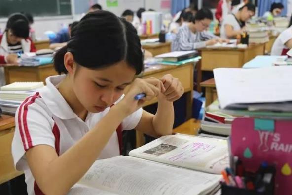 高考成绩不理想怎么办？上专科还是复读愁坏考生，过来人给出答案