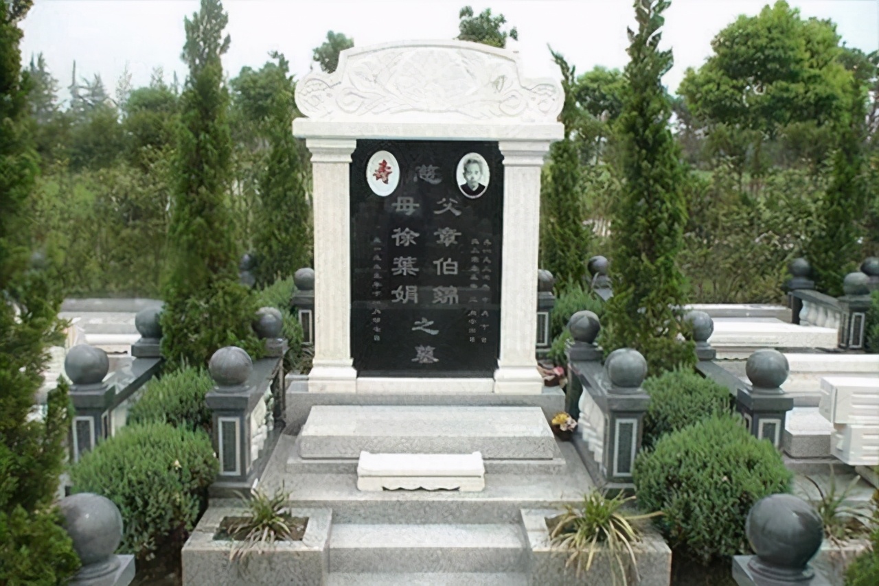 金品三墓碑上刻的内容,墓碑上刻皇字什么意思