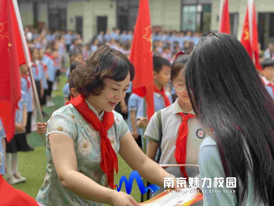 动态丨南京市百家湖小学：红领巾心向*党**2020级新生首批入队仪式