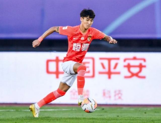 艾克森为什么没有入选国足名单,艾克森张琳芃