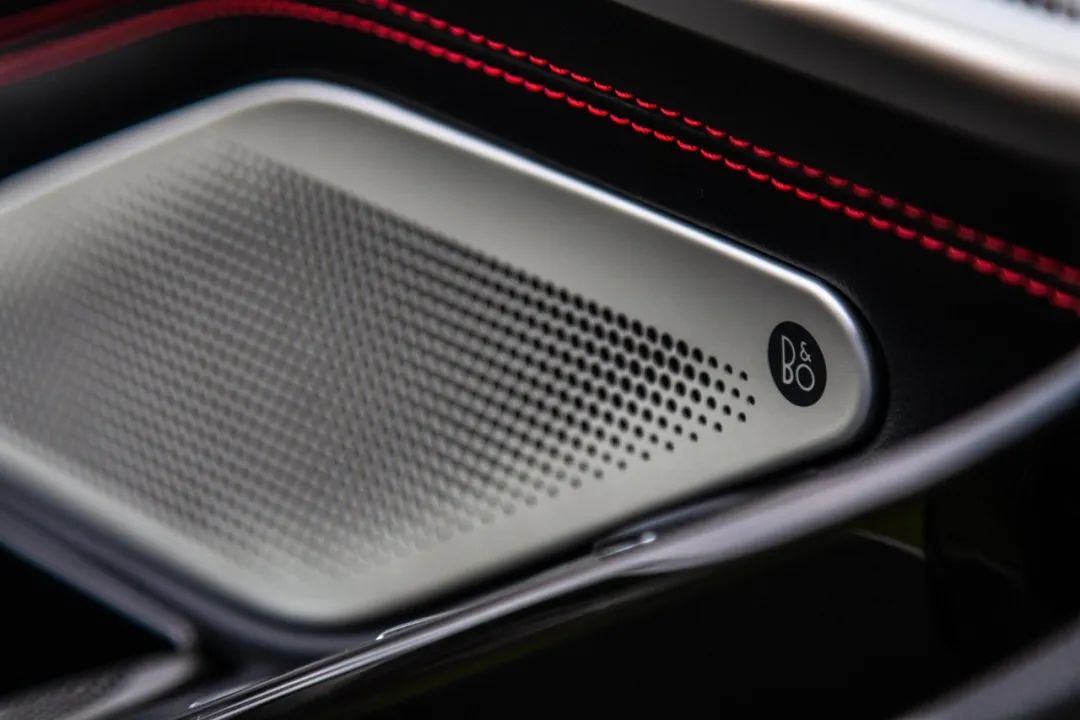 全新福特探险者选哪个配置,福特全新探险者对比途昂