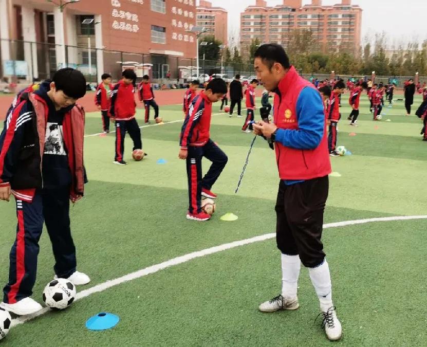 足球进校园的意义,足球公益课活动