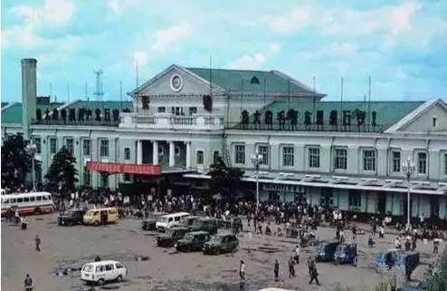 一场大火一度让人极为难过,一场大火让房子变废墟