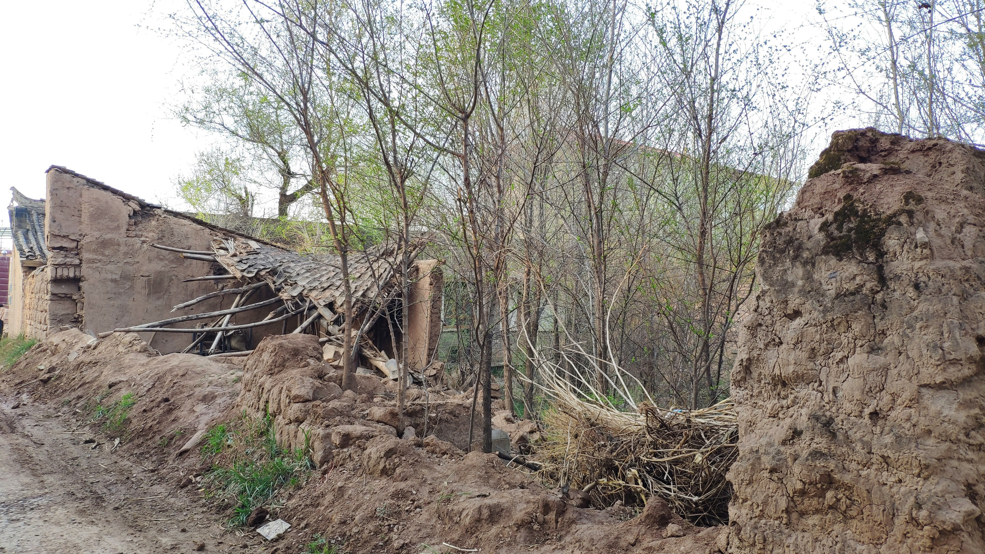 非农户口老宅翻新改造属于违建吗,老宅翻建需谨慎小心成违建