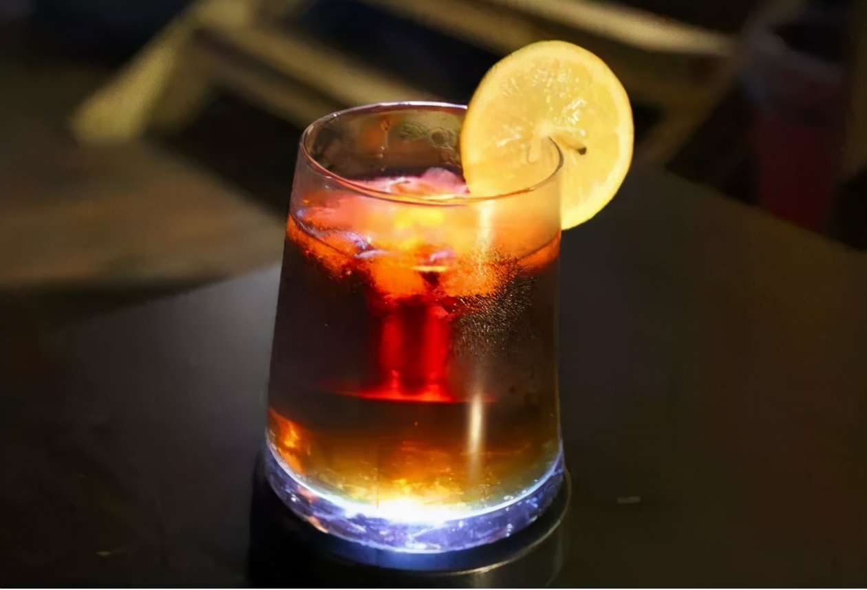 五种经典鸡尾酒的英文名字,常见鸡尾酒名字以及特色