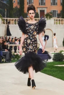 chanel香奈儿1995年时装秀,chanel香奈儿2015高级时装秀