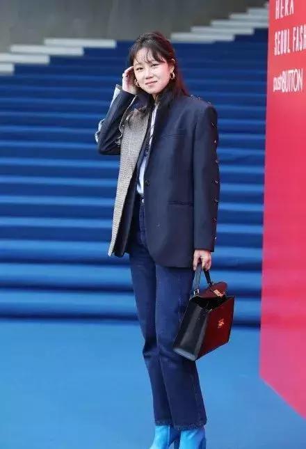 吴青峰代言的潮牌,吴青峰李宇春同款雨衣