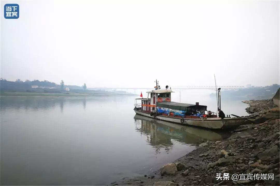 2块钱坐一次轮船,2块钱轮渡游览千亿夜景