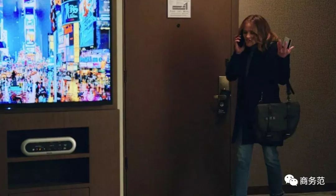 穿MaxMara拎Valextra，真正高级女精英穿衣，还得看这部美剧