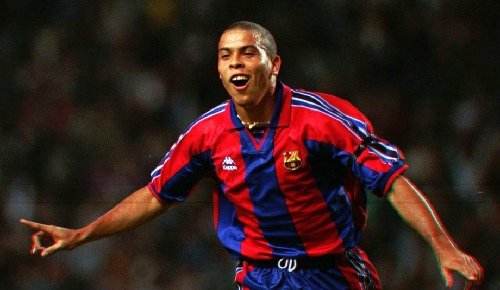 齐达内vs罗纳尔多谁厉害,齐达内和罗纳尔多是一个时期的吗